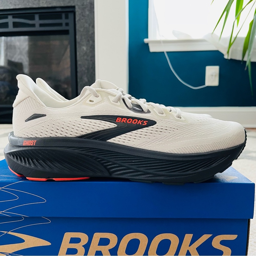 Brooks Ghost 18 Men Sz 8B & 11B Coconut/Pearl/Tigerlily NWB 110493-1B-292